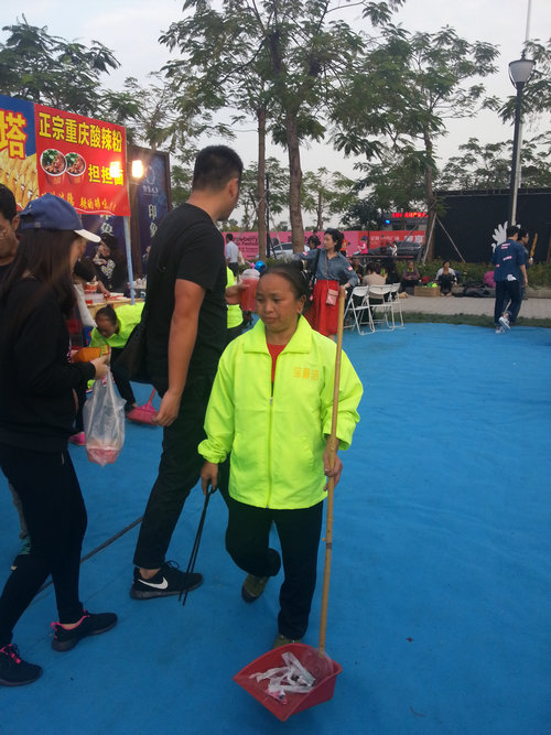 草莓音樂節(jié)日常保潔14